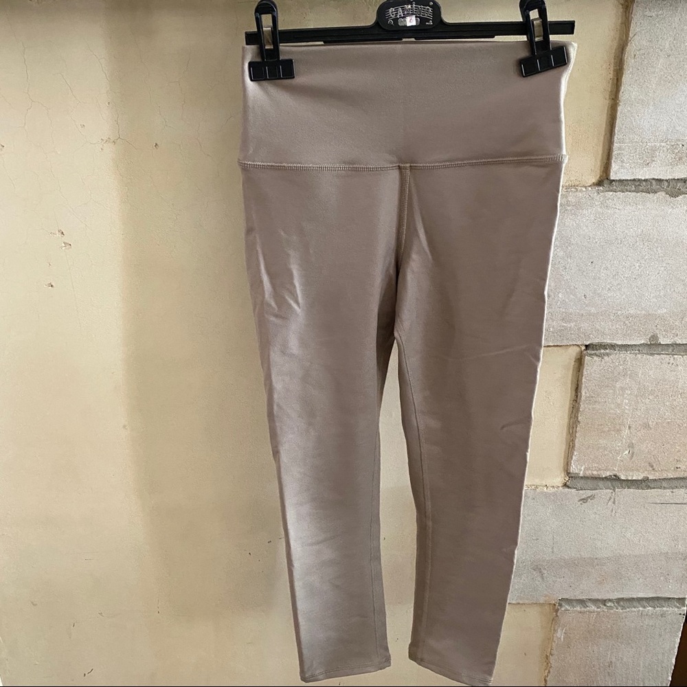 High-Waist Airbrush Capri - Picture 4 of 13